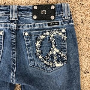 MISS ME BOOT CUT DISTRESSED PEACE SIGN SIZE 31